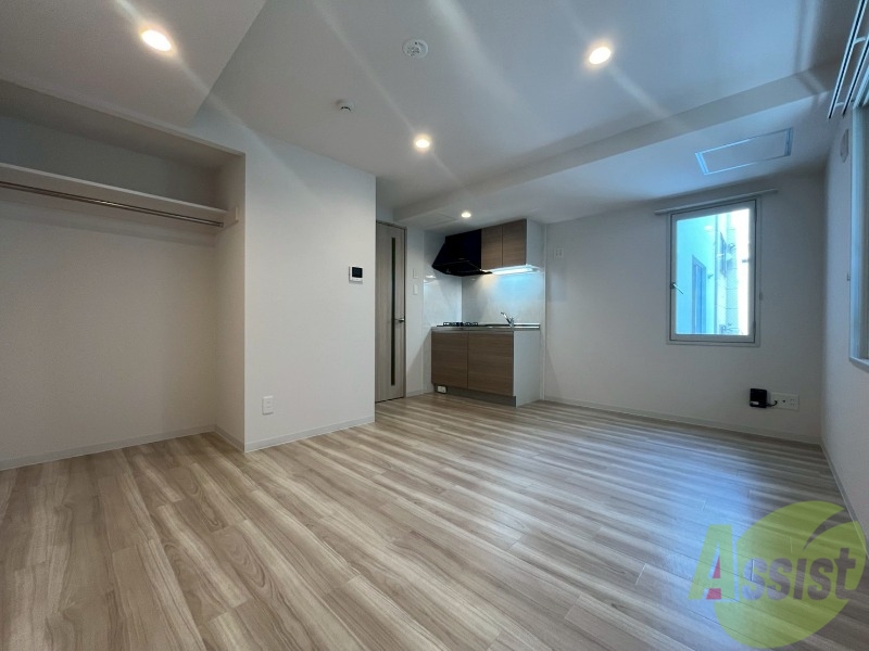 その他部屋・スペース　木目のフローリングは落ち着きのある印象のお部屋になりますね。