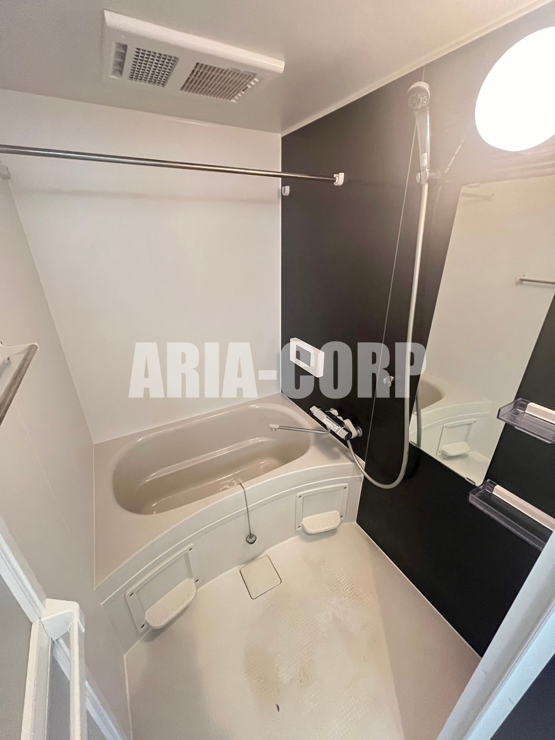 バス・シャワールーム　浴室乾燥機、TV付♪お洒落なバスルームです◎