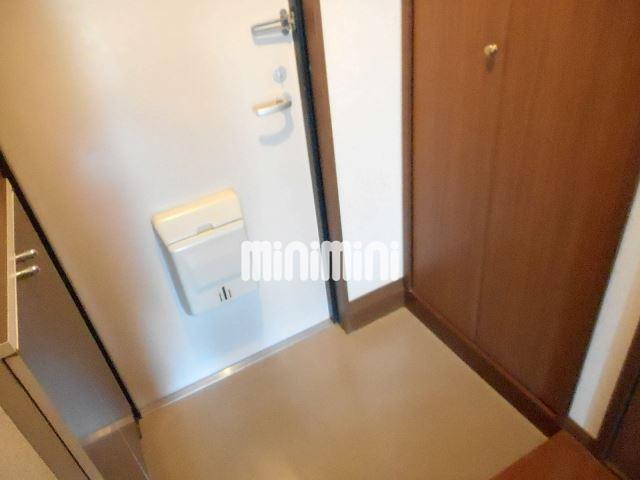 玄関　行ってきますもただいまもここから。