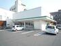 コンビニ　ファミリーマート（コンビニ）まで200m