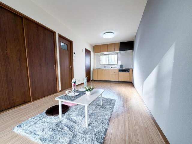 その他部屋・スペース　壁付けだからリビング広々。家具配置も自由自在な1LDK。