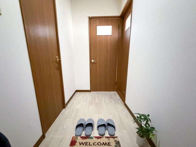 玄関　室内が丸見えにならない。プライバシーを守る安心設計。