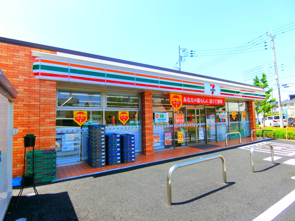 コンビニ　セブンイレブン（コンビニ）まで357m