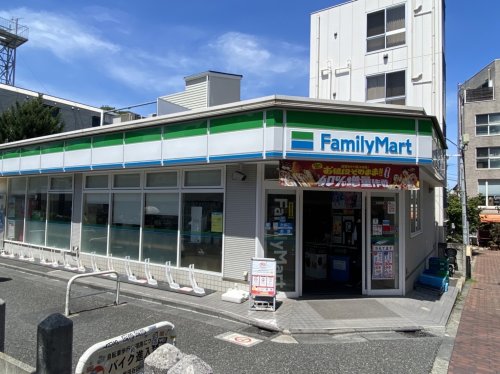 コンビニ　ファミリーマート（コンビニ）まで153m