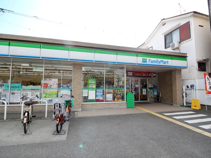 コンビニ　ファミリーマート 豊中城山町店（コンビニ）まで415m