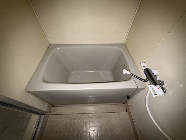 バス・シャワールーム　コンパクトで使いやすいお風呂です