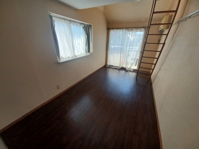 居室・リビング　こちらの居間で趣味の時間をお楽しみください