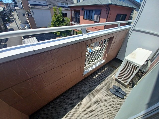 バルコニー　バルコニーからの眺めを楽しみながら食事をしませんか