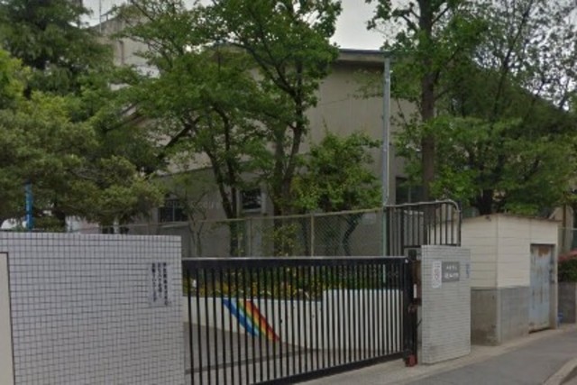 小学校　川崎市立南生田小学校（小学校）まで818m