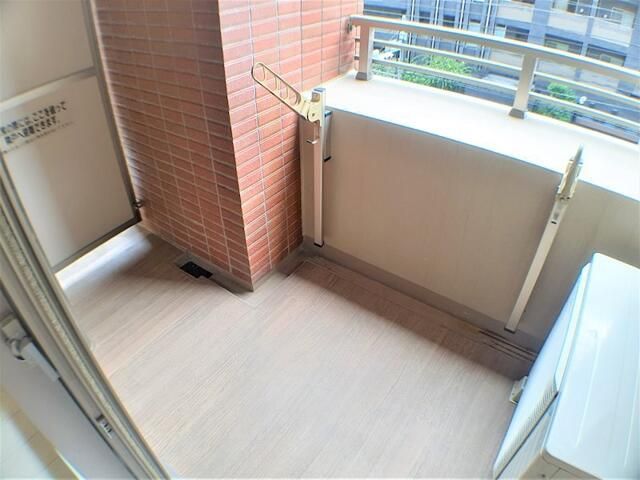 バルコニー　暖かな日差しのふりそそぐバルコニー