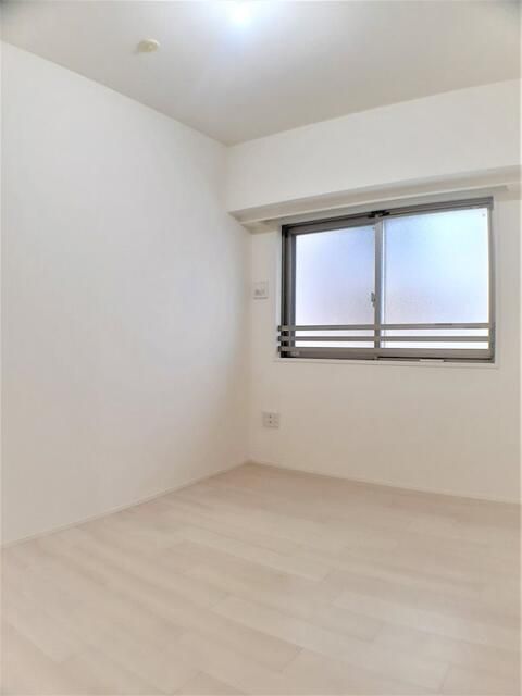 その他部屋・スペース　開放的な寝室です