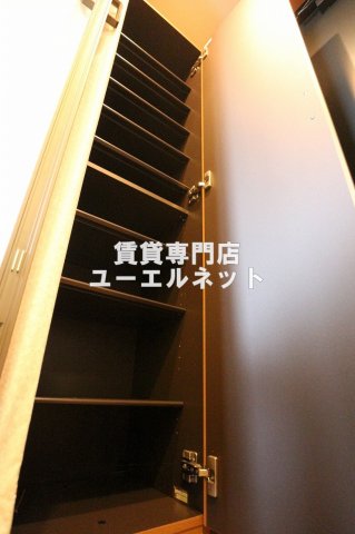 その他設備　収納力たっぷりのシューズボックスで玄関すっきり！