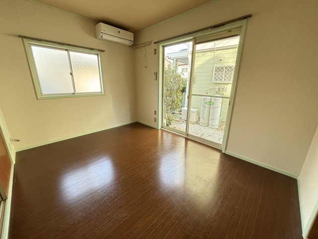 居室・リビング　別号室参考写真です。