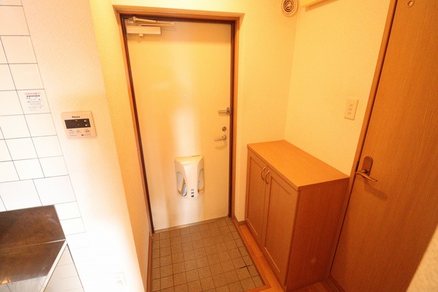 玄関　別部屋写真となります