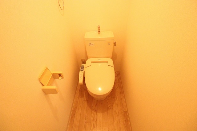 トイレ　別部屋写真となります