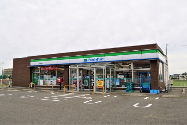 コンビニ　ファミリーマート新潟槇尾店（コンビニ）まで762m