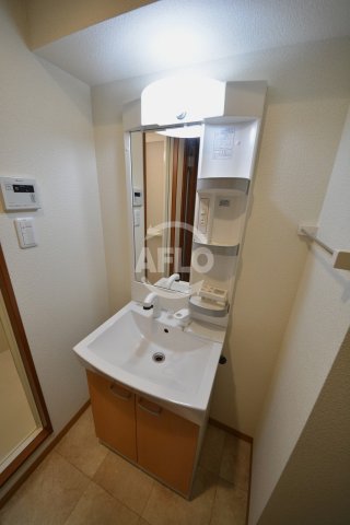 洗面設備　リュストル上汐　洗面化粧台