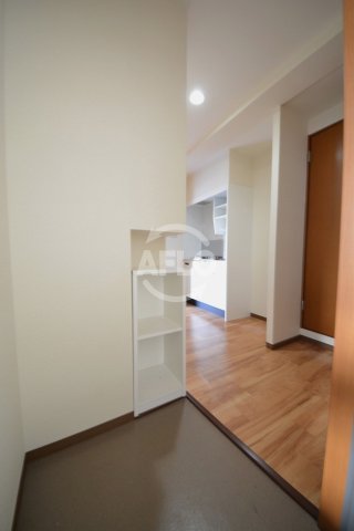 玄関　リュストル上汐　玄関