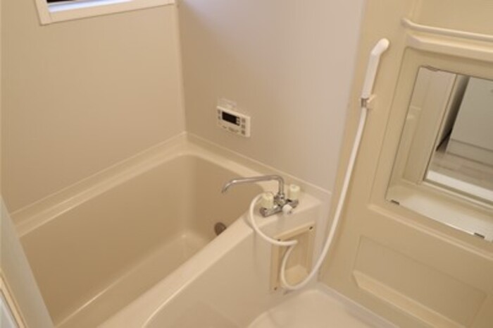 バス・シャワールーム　追い焚き給湯式浴室