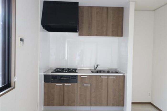 キッチン　背面システムキッチン（ガスコンロ付き）