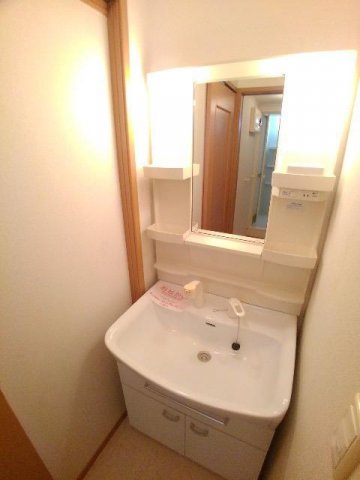 洗面設備　コンパクトで使いやすい洗面所