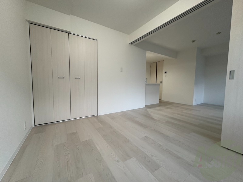 その他部屋・スペース　こちらのお部屋は光が差し込む、温かみのあるお部屋です。