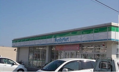 コンビニ　ファミリーマートさん（コンビニ）まで1000m