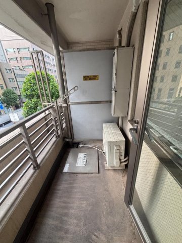 バルコニー　バルコニーからの眺めを楽しみながら食事をしませんか