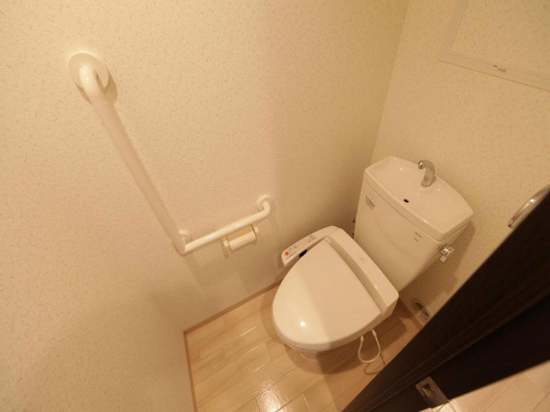 トイレ　温水洗浄暖房便座付トイレ