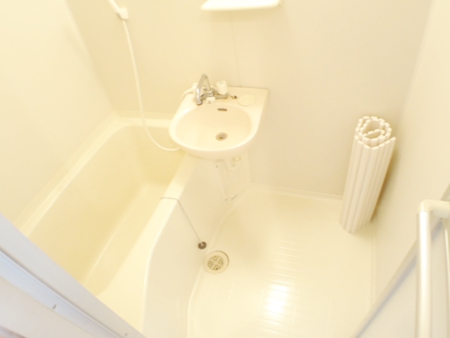 バス・シャワールーム　ゆっくり疲れを摂って頂ける綺麗な浴室