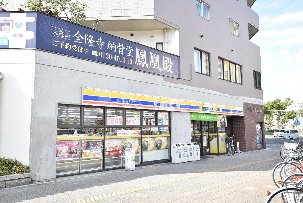その他　ミニストップ神宮西駅前店（その他）まで496m