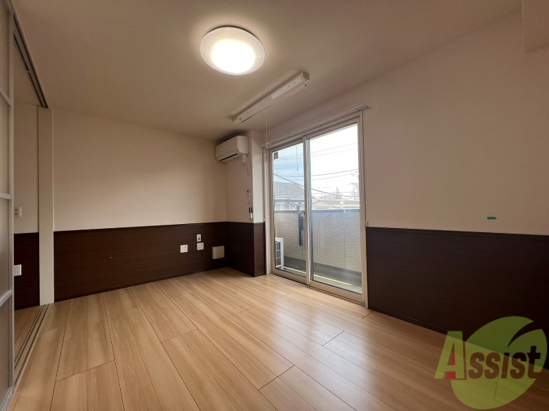 居室・リビング　陽当たりが良く、広々として過ごしやすそうです。