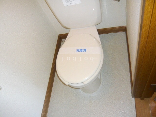 トイレ　同系列部屋１０５は温水洗浄便座