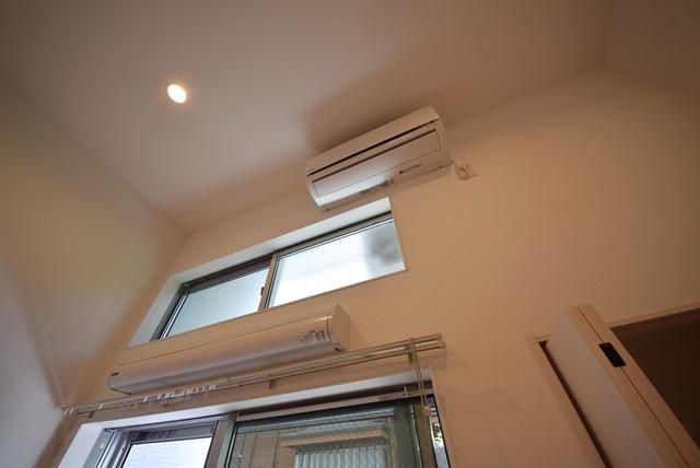 その他設備　エアコン・室内物干し完備