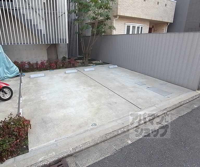 駐車場　駐車場