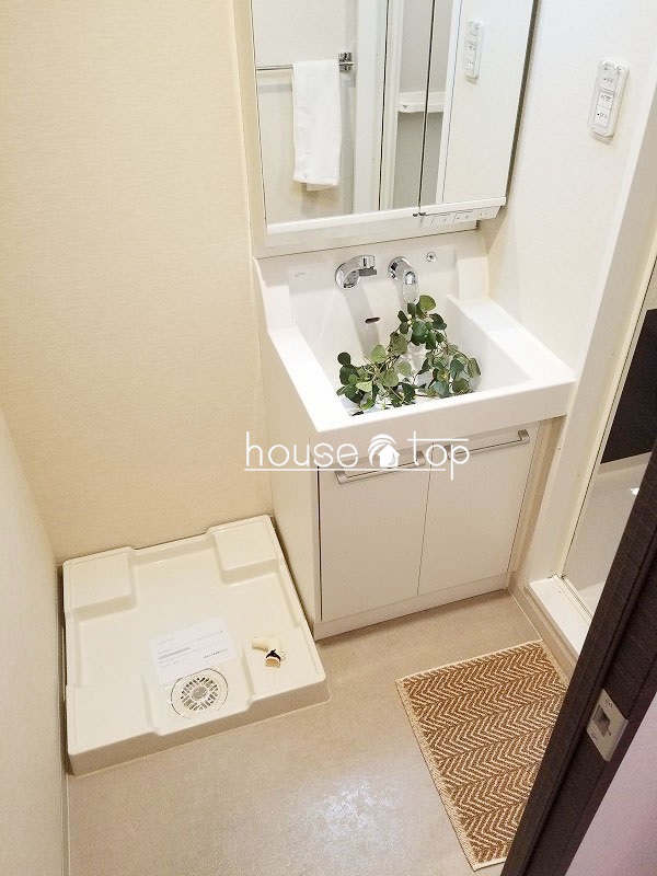 洗面設備　シャンプードレッサー！脱衣スペースもありますよ♪