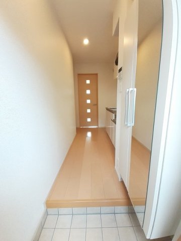 玄関　収納もある玄関です