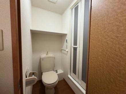 トイレ　実際のお部屋と異なる場合がございます。