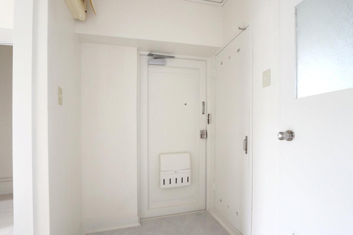 玄関　※写真は同タイプの物件です。