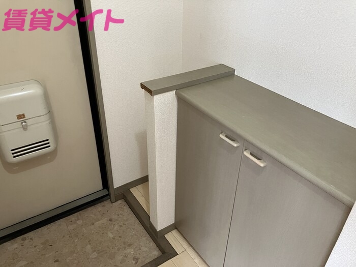 玄関　反転タイプ参考写真