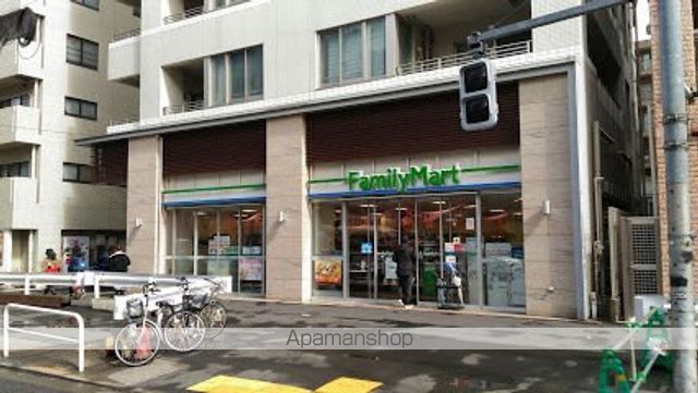 コンビニ　ファミマ青葉台１丁目店（コンビニ）まで135m