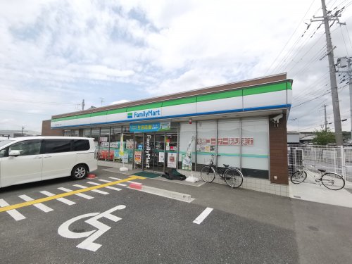 コンビニ　ファミリーマート 富田林中野町一丁目店（コンビニ）まで247m