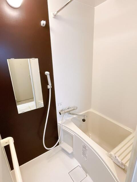 バス・シャワールーム　コンパクトで使いやすいお風呂です