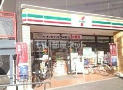 コンビニ　セブンイレブン 横浜六浦2丁目店（コンビニ）まで559m