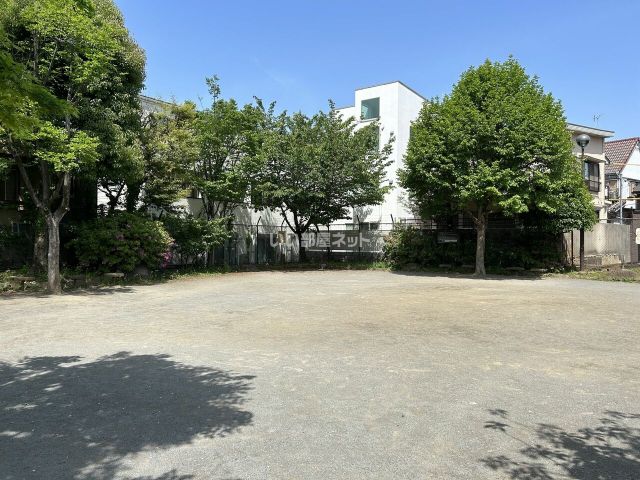 公園　中野区立小淀公園（公園）まで815m