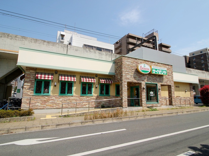 飲食店　サイゼリヤ阪急岡町駅店（飲食店）まで869m