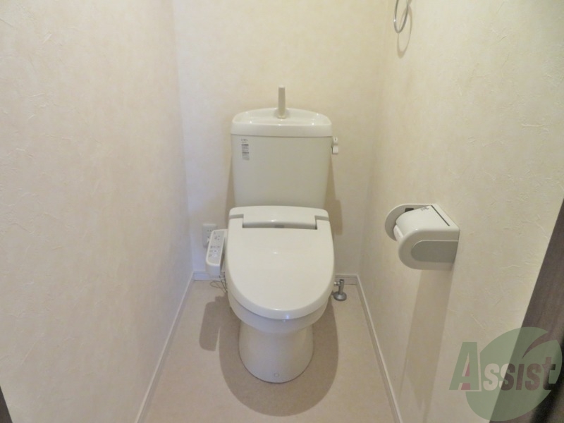 トイレ　温水洗浄便座付きのトイレは、使用しやすくうれしいですね。