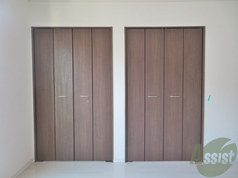 収納　洋室にある収納スペースは十分な広さがあると思います。