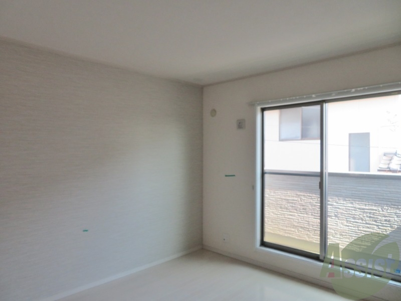 その他部屋・スペース　陽当たりが良く、スペースに余裕がある寝室ですね。