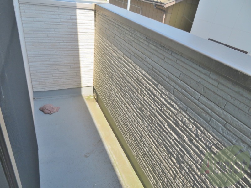 バルコニー　このバルコニースペースは洗濯物も問題なく干せそうですね。